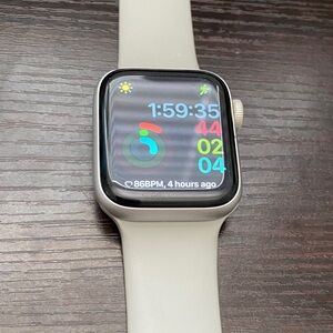 Apple Smartwatch with Silver Case and White Band Series 3.